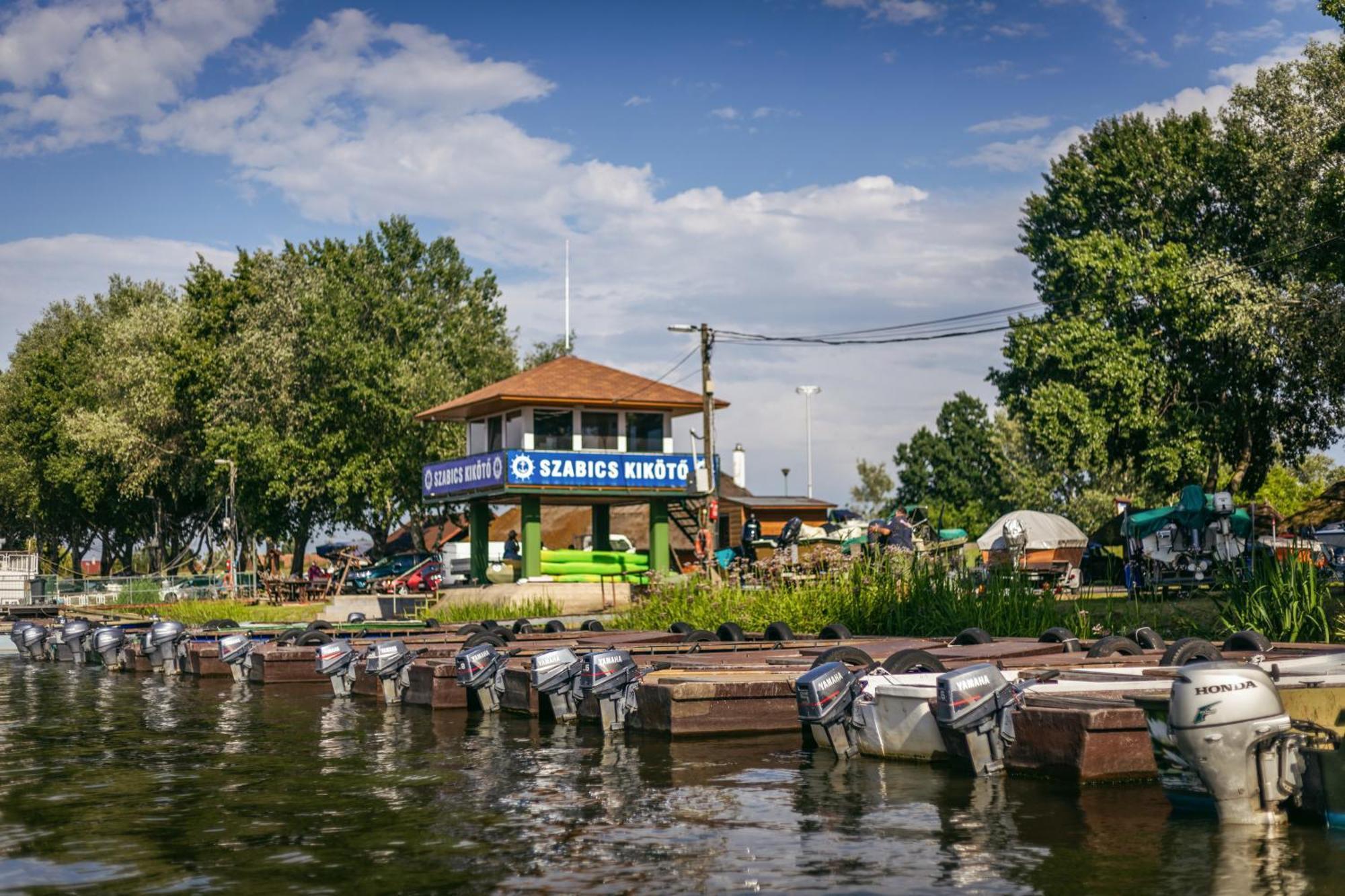 Hotel Lakóhajó, úszóház - Tisza-tó Tiszafüred Exterior foto