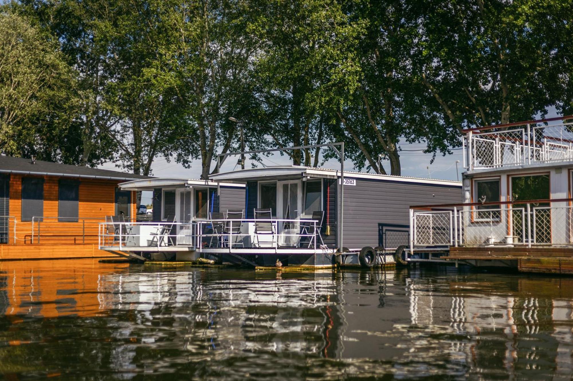 Hotel Lakóhajó, úszóház - Tisza-tó Tiszafüred Exterior foto